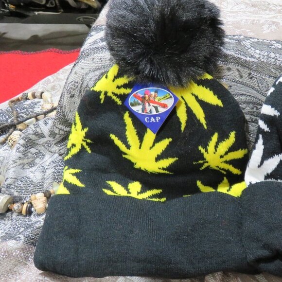 BOGO FASHION BEANIE WITH POMPOM MARY JANE LEAVES YELLOW OR WHITE NWT UNISEX HAT - Picture 1 of 4